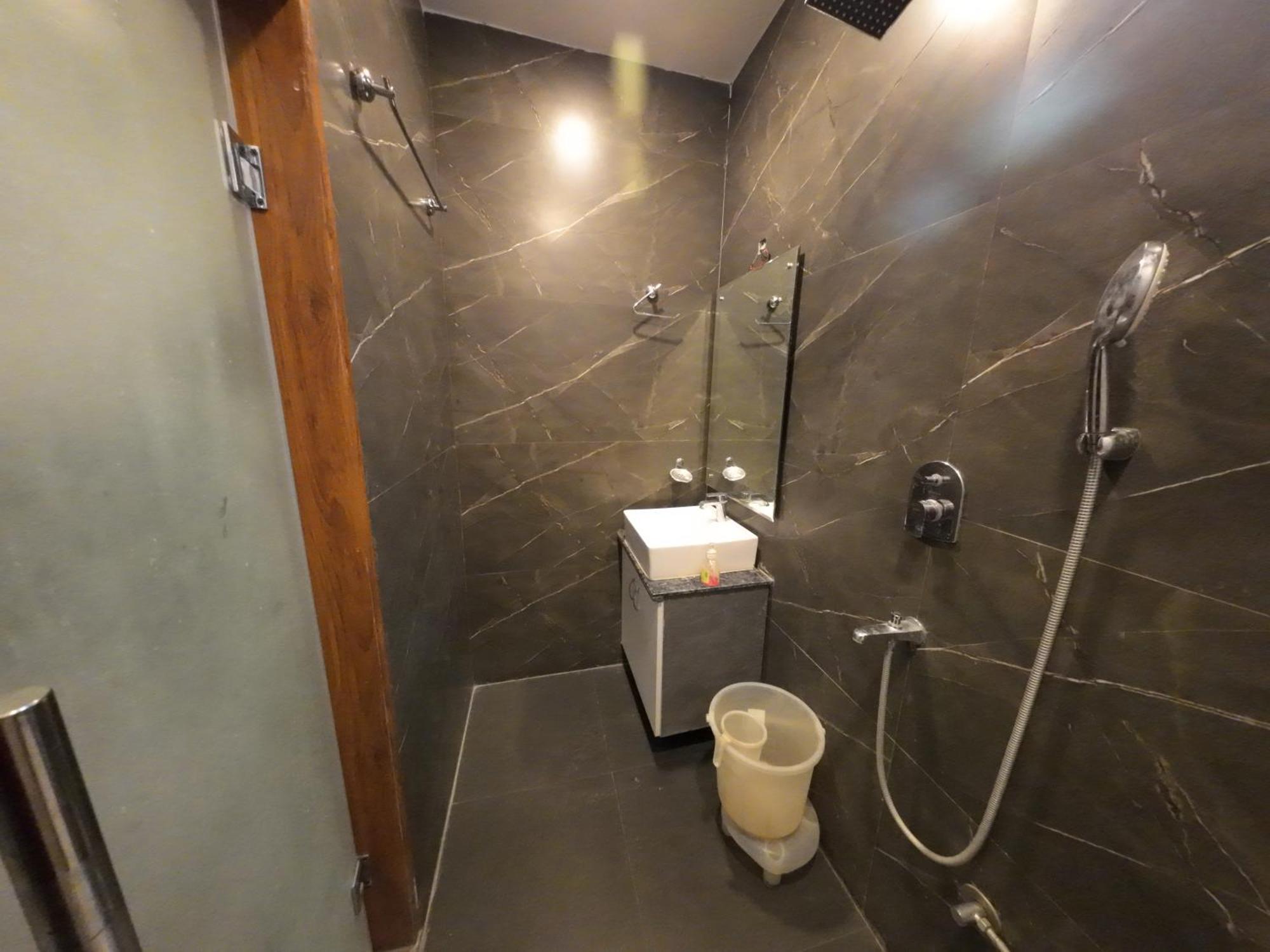 Hotel Hostel Vimal Ganga Rishīkesh Exteriör bild