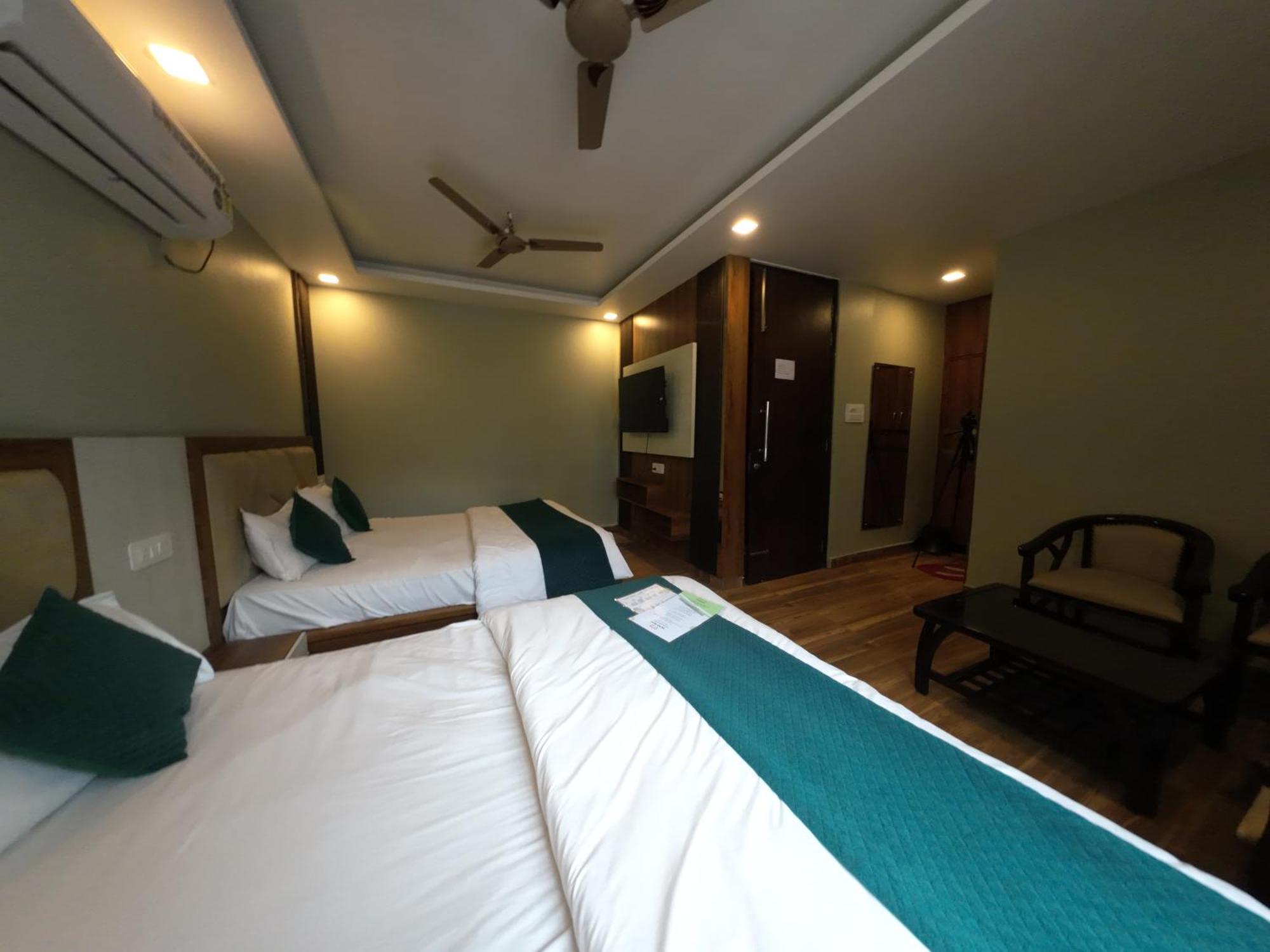 Hotel Hostel Vimal Ganga Rishīkesh Exteriör bild