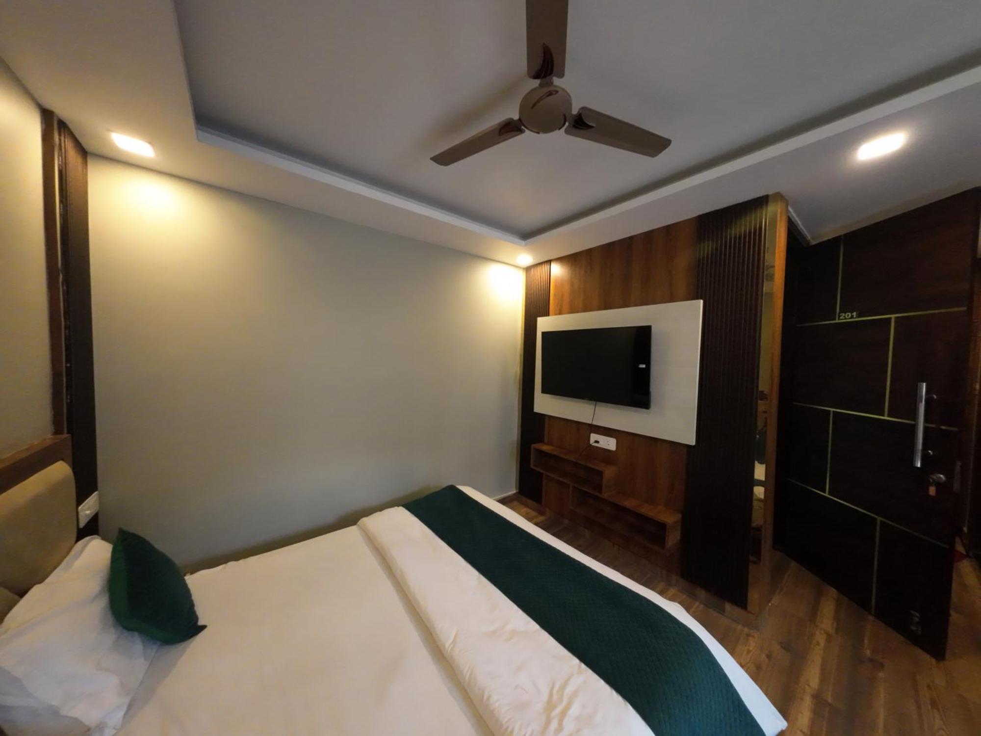 Hotel Hostel Vimal Ganga Rishīkesh Exteriör bild